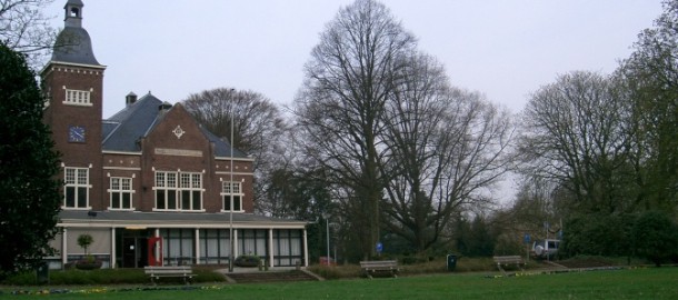 parkgebouw (links)